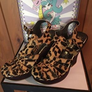 Wedge platform leather and faux upper